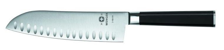 Beyaz zemin üzerinde siyah saplı Wenger Santoku bıçağı, çukur desenli metal ağız yüzeyi.